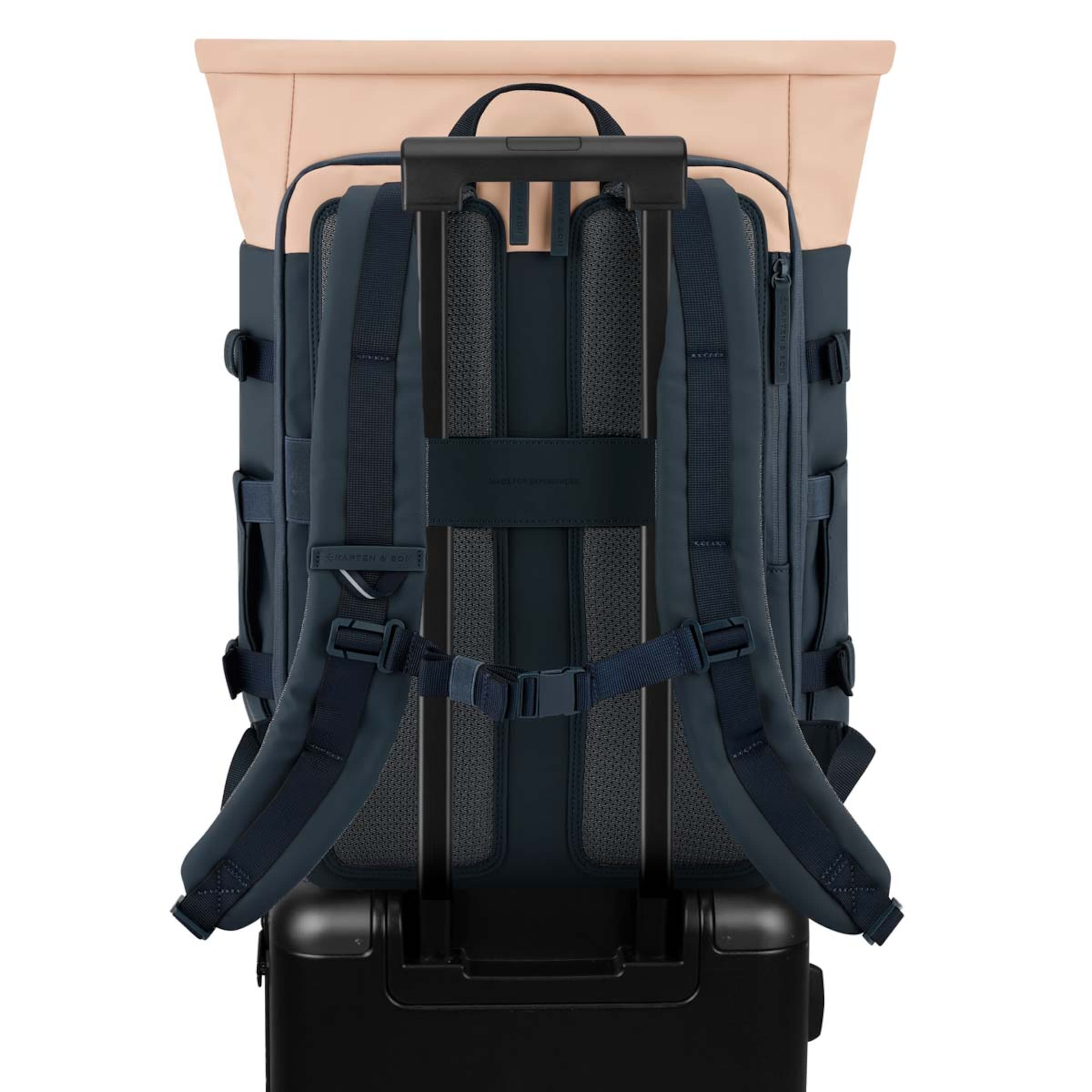 Helsinki Pro Navy Blush