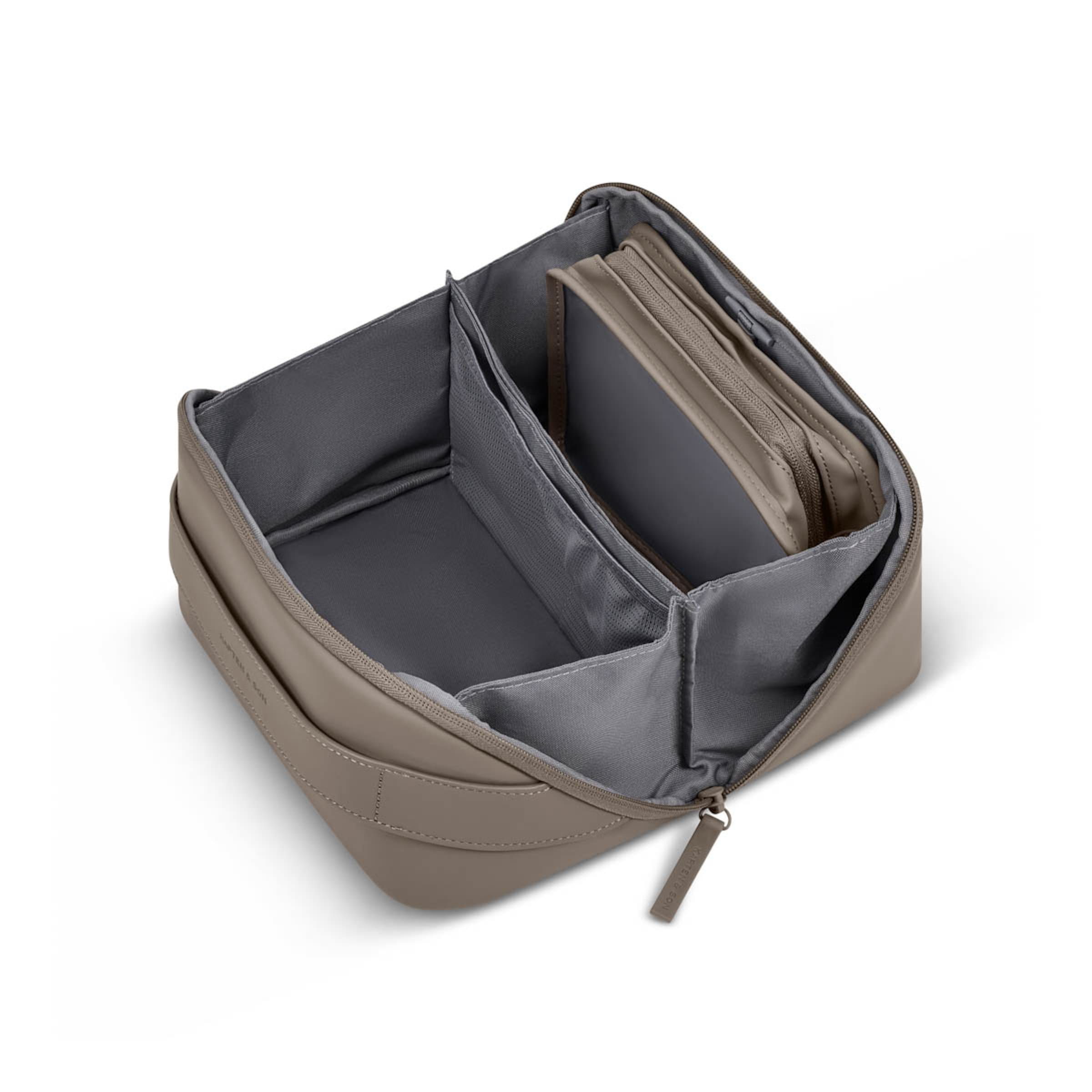 Heathrow Pro Washbag Taupe