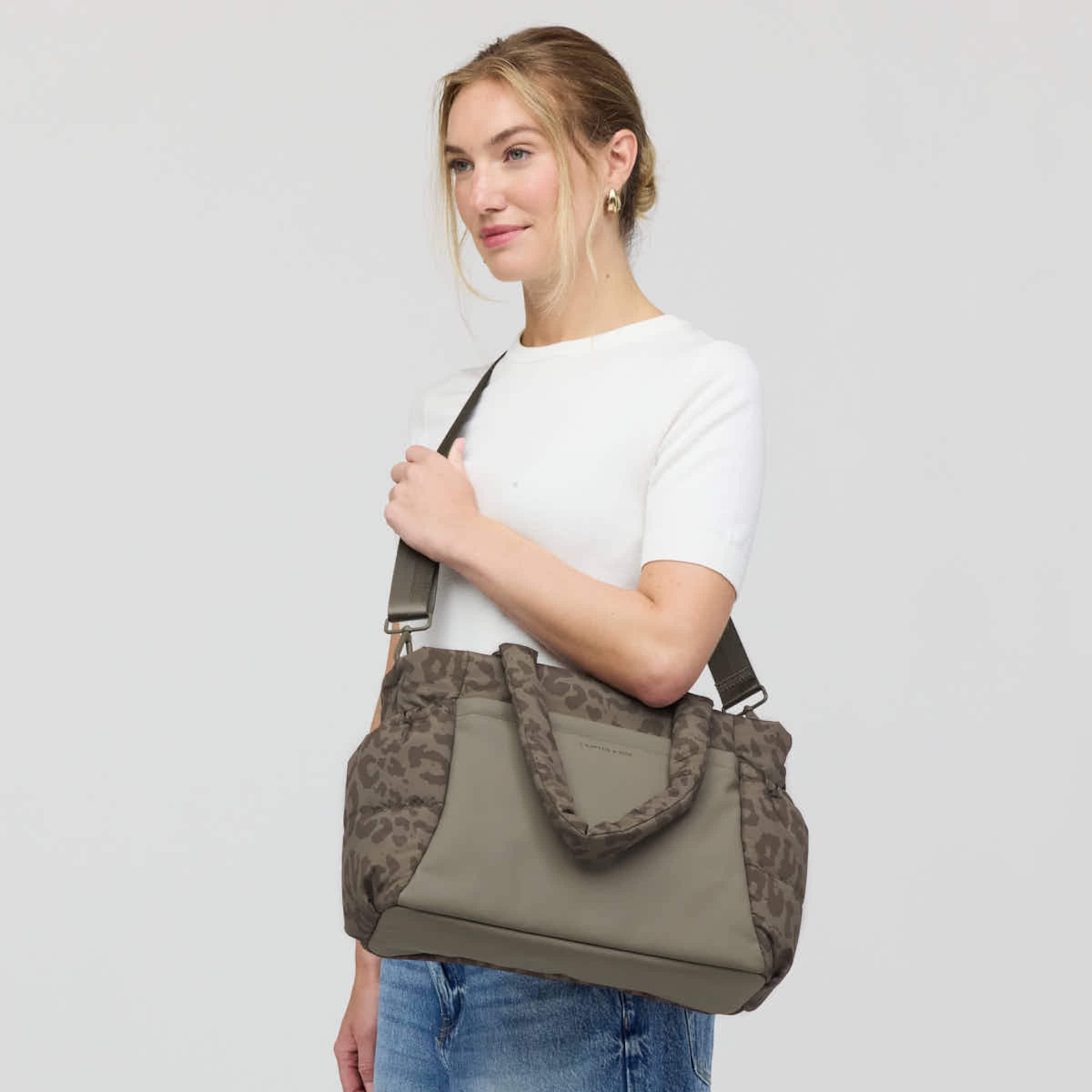 Hellvi Cloud Medium Leo Dark Brown