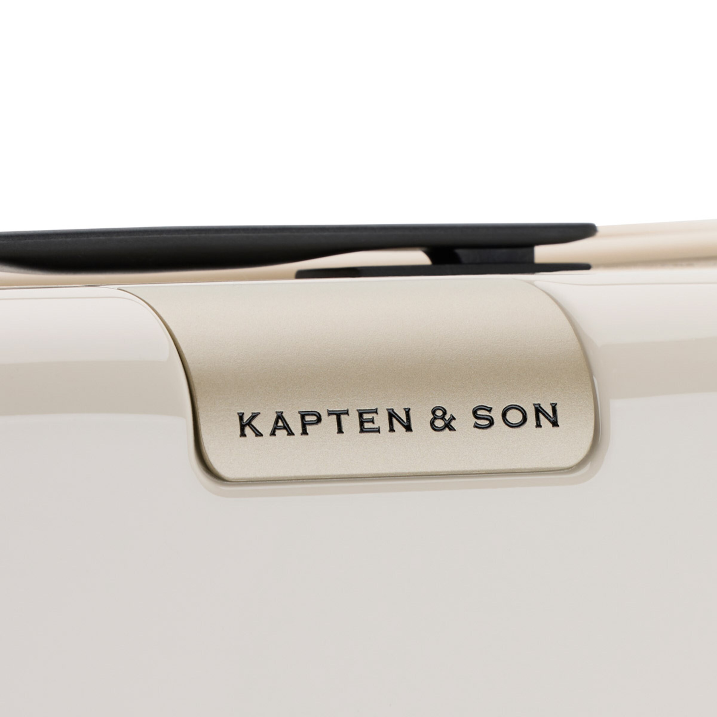 Heathrow Essential Check In Sandstone