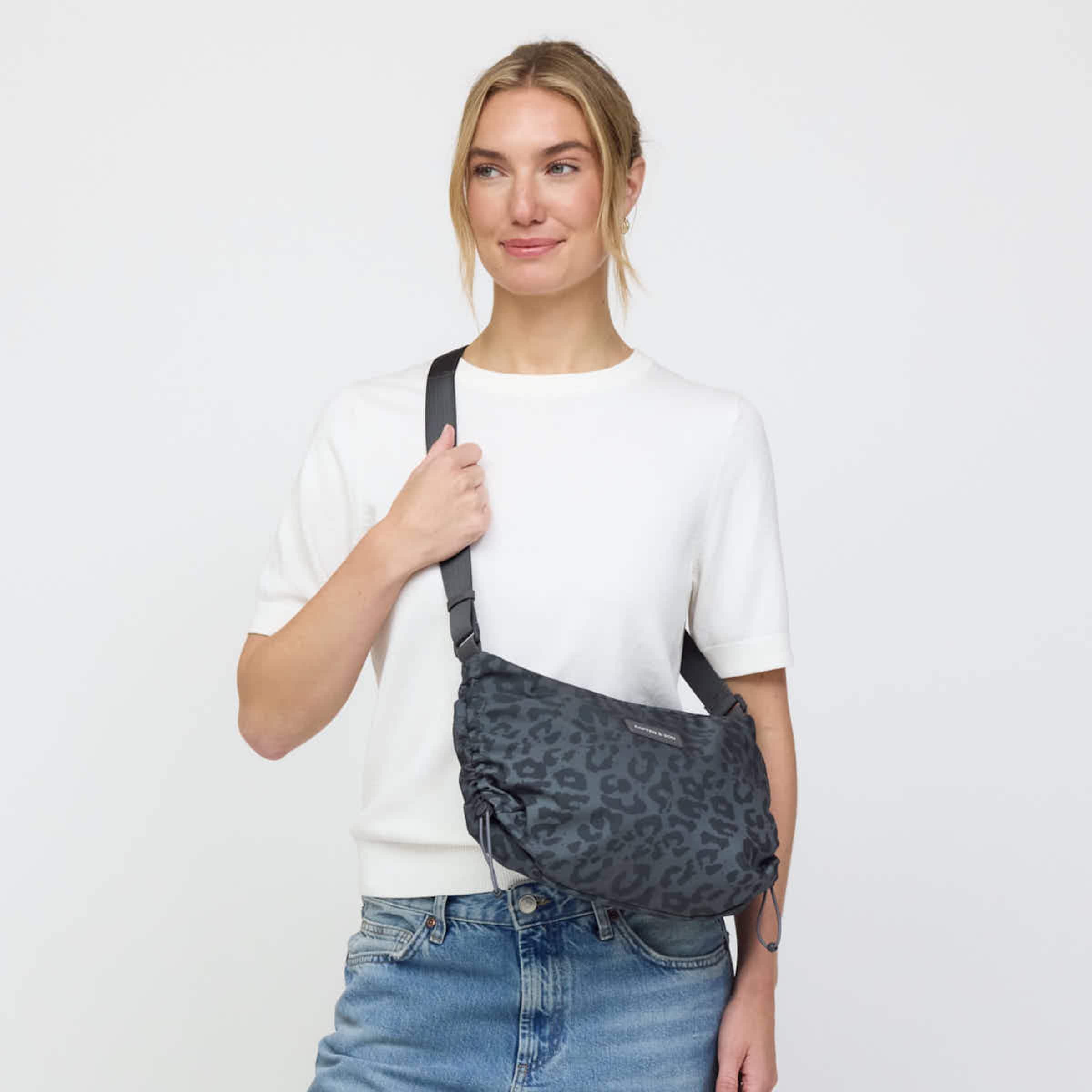 Skara Small Leo Dark Grey