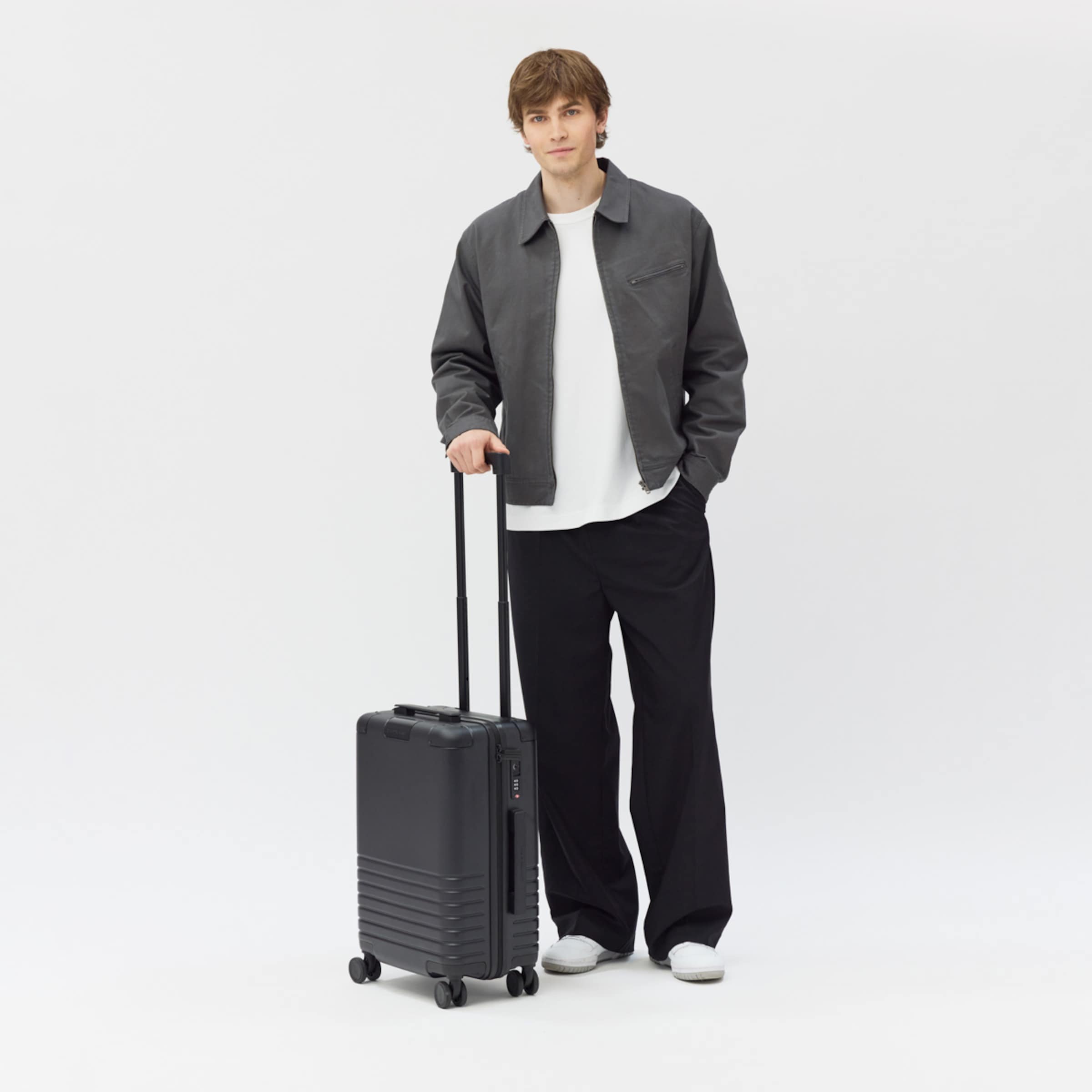 Heathrow Cabin All Black