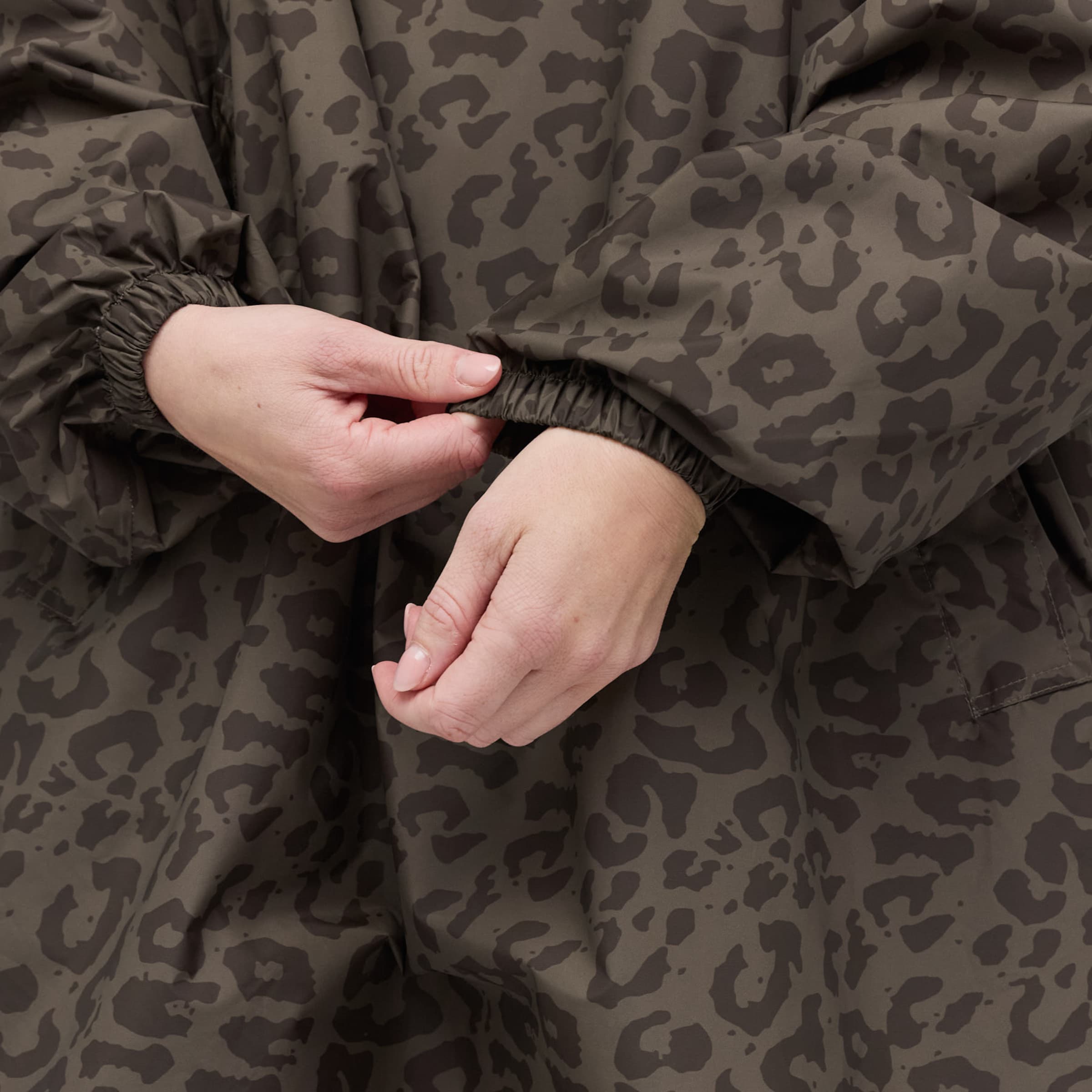 Rain Poncho Leo Dark Brown