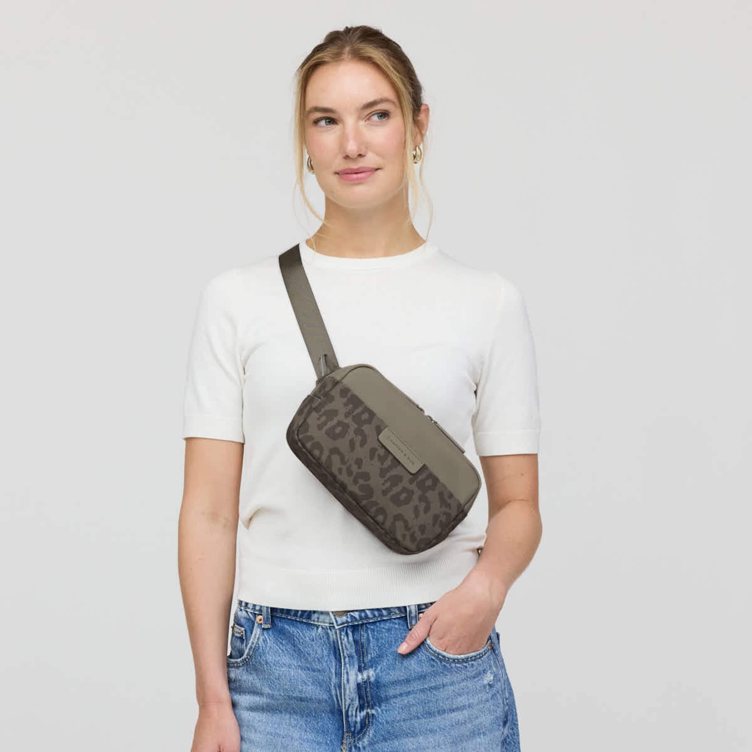 Bergen Pro Crossbody Leo Dark Brown