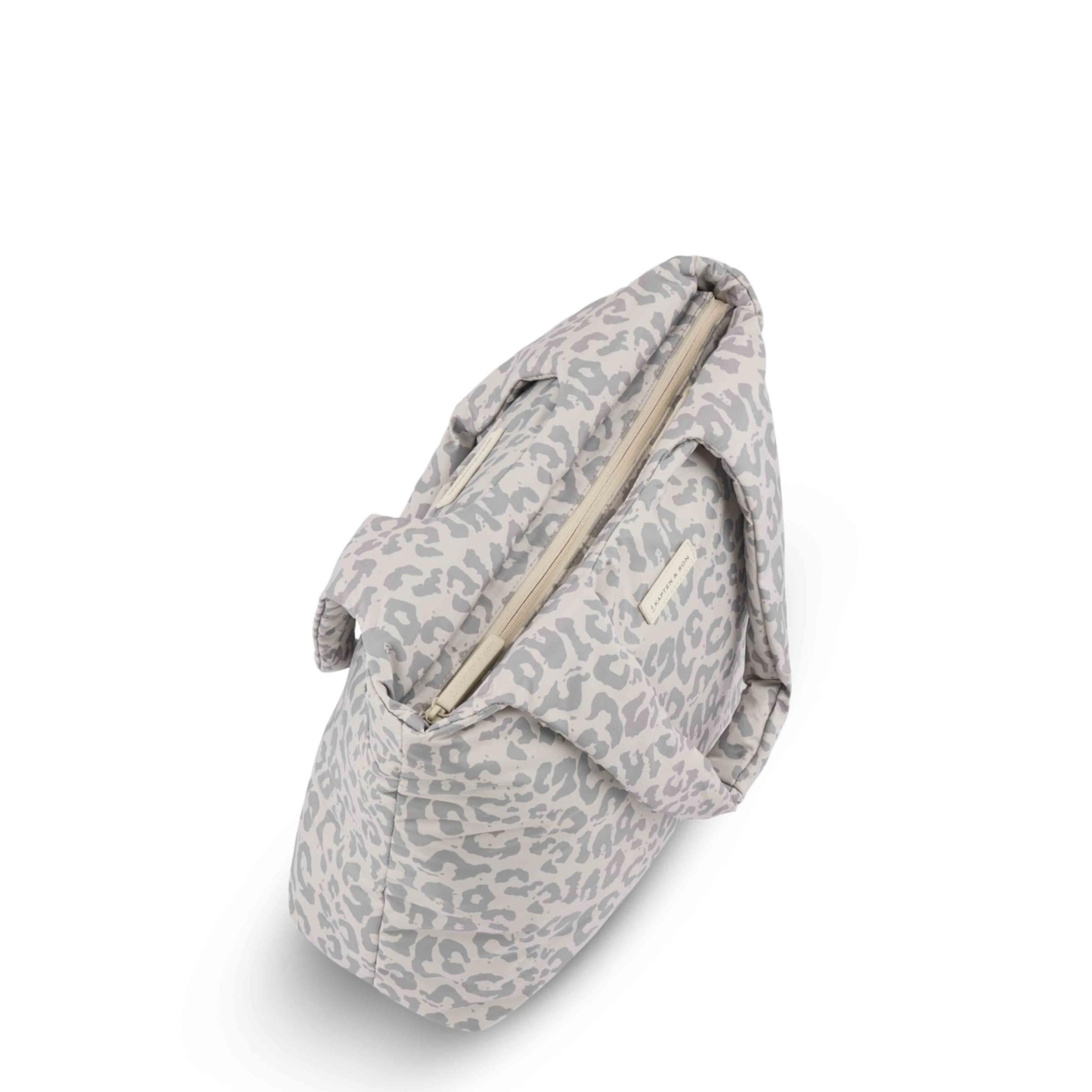 Skara Cloud Shopper Leo Sandstone