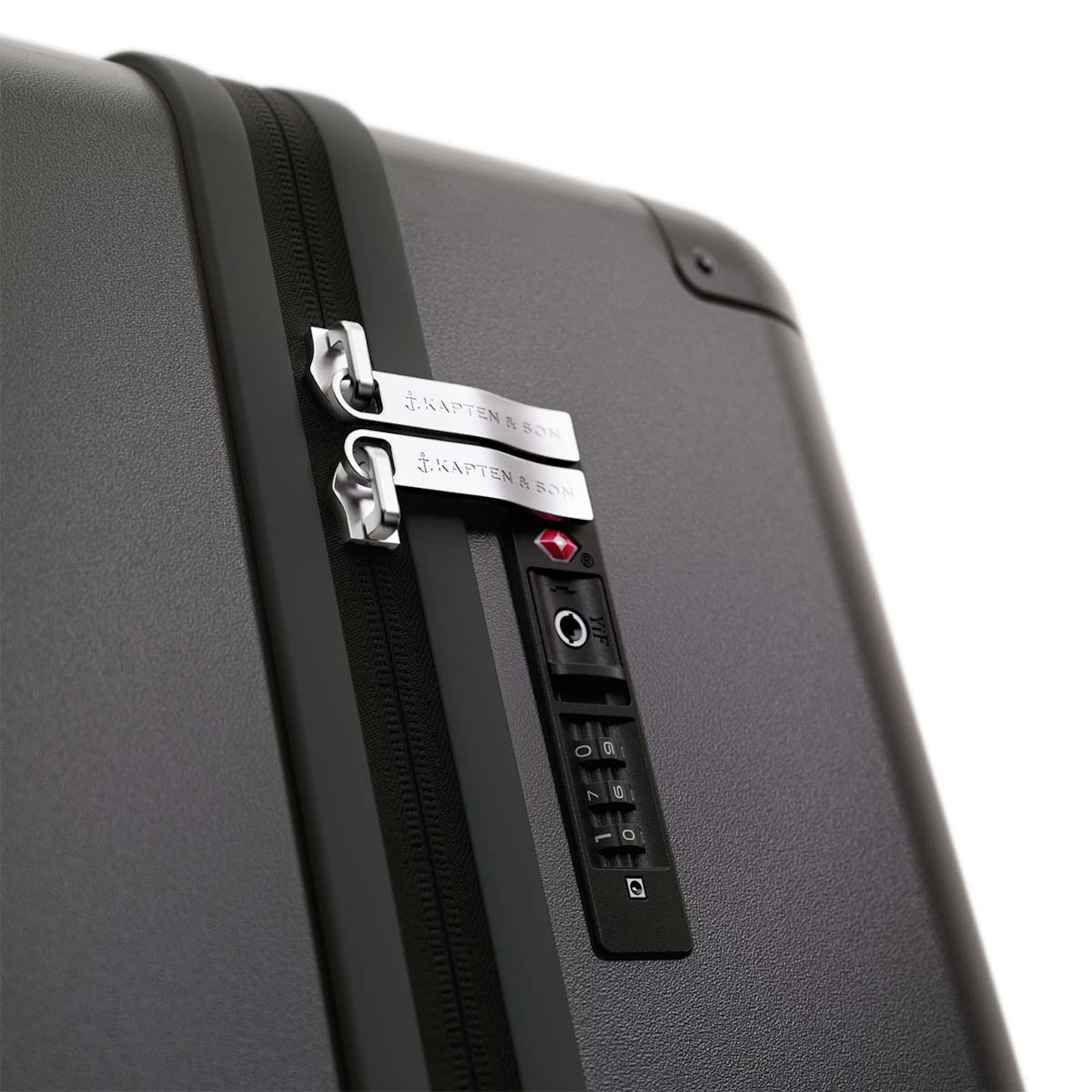 Heathrow Check In All Black