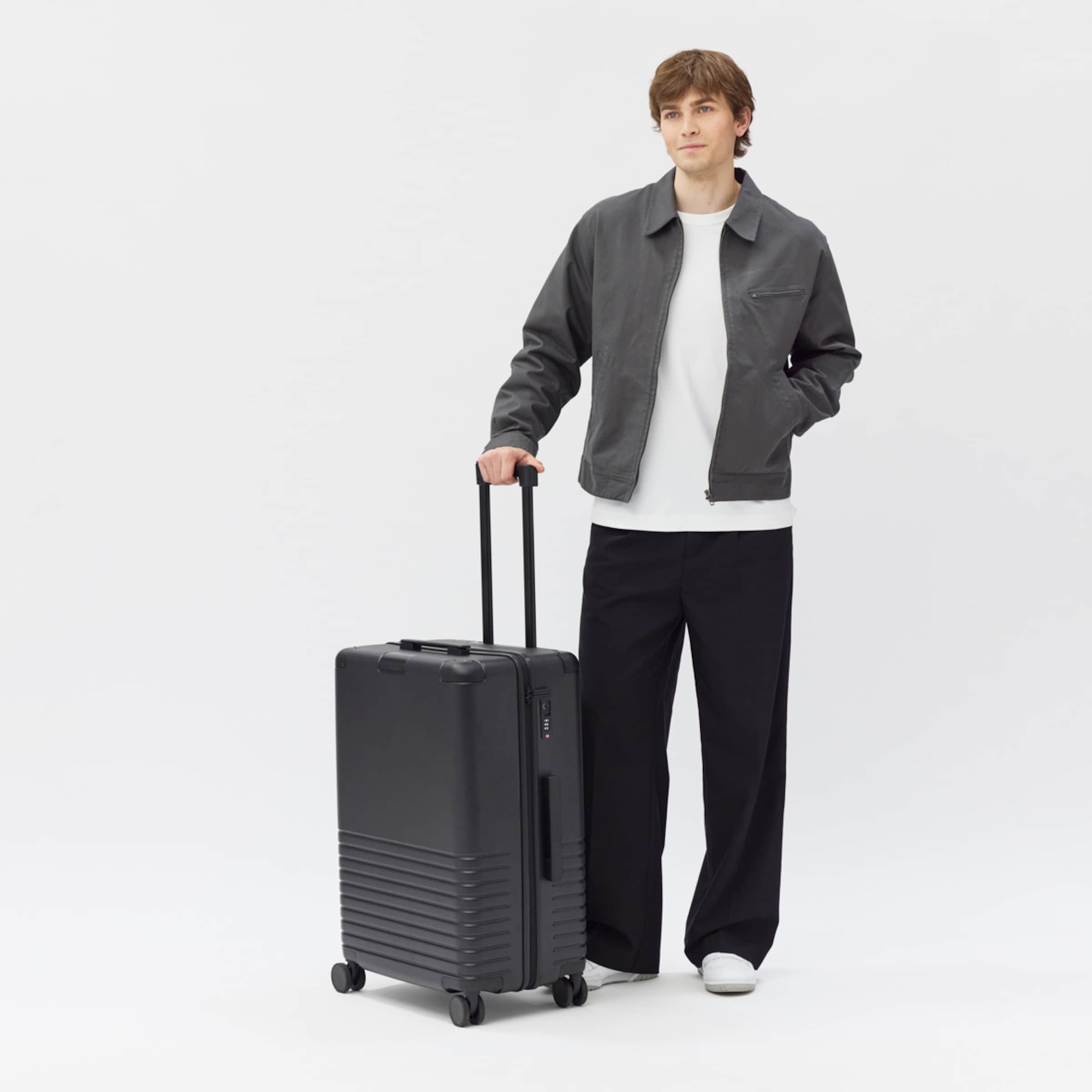 Heathrow Check In All Black