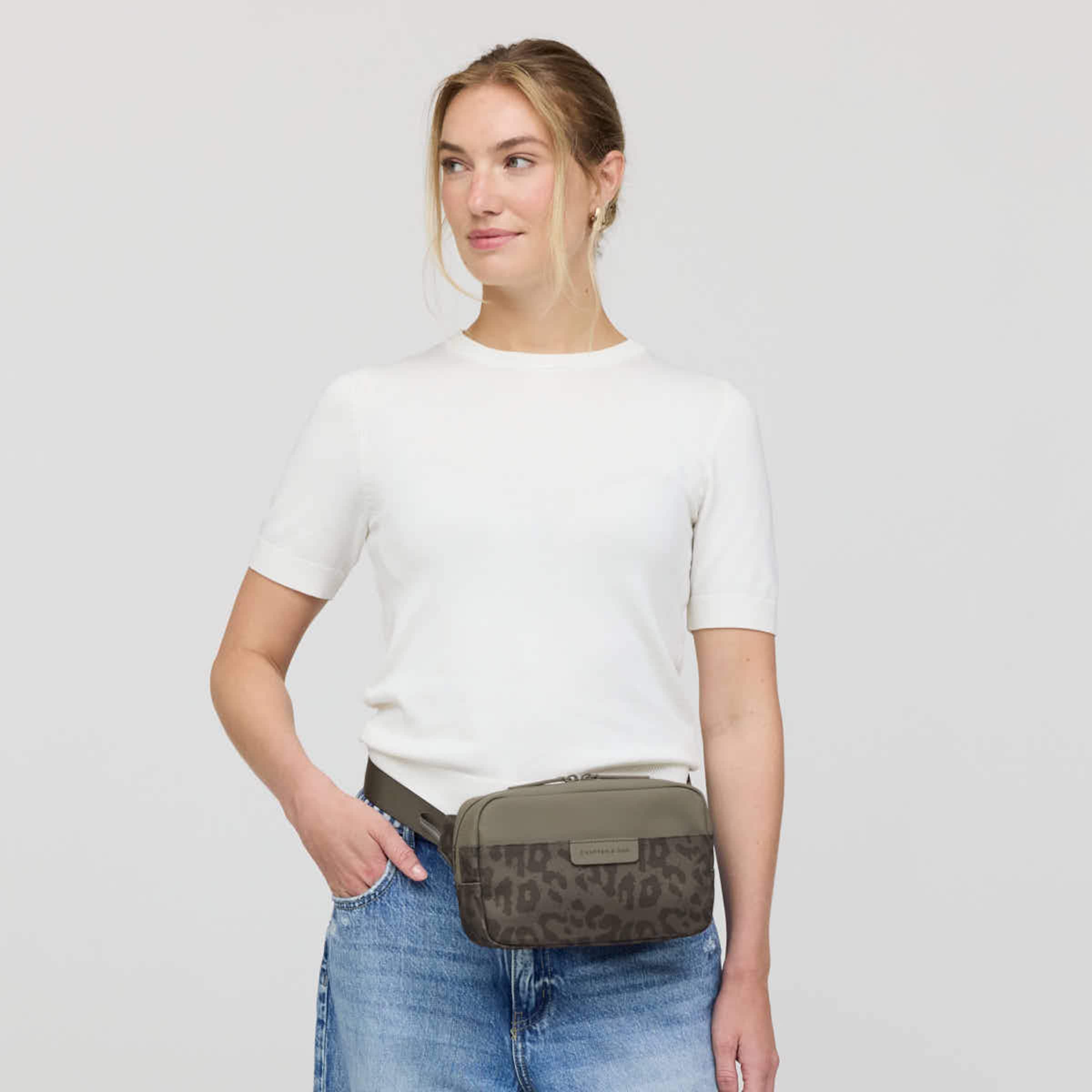 Bergen Pro Crossbody Leo Dark Brown