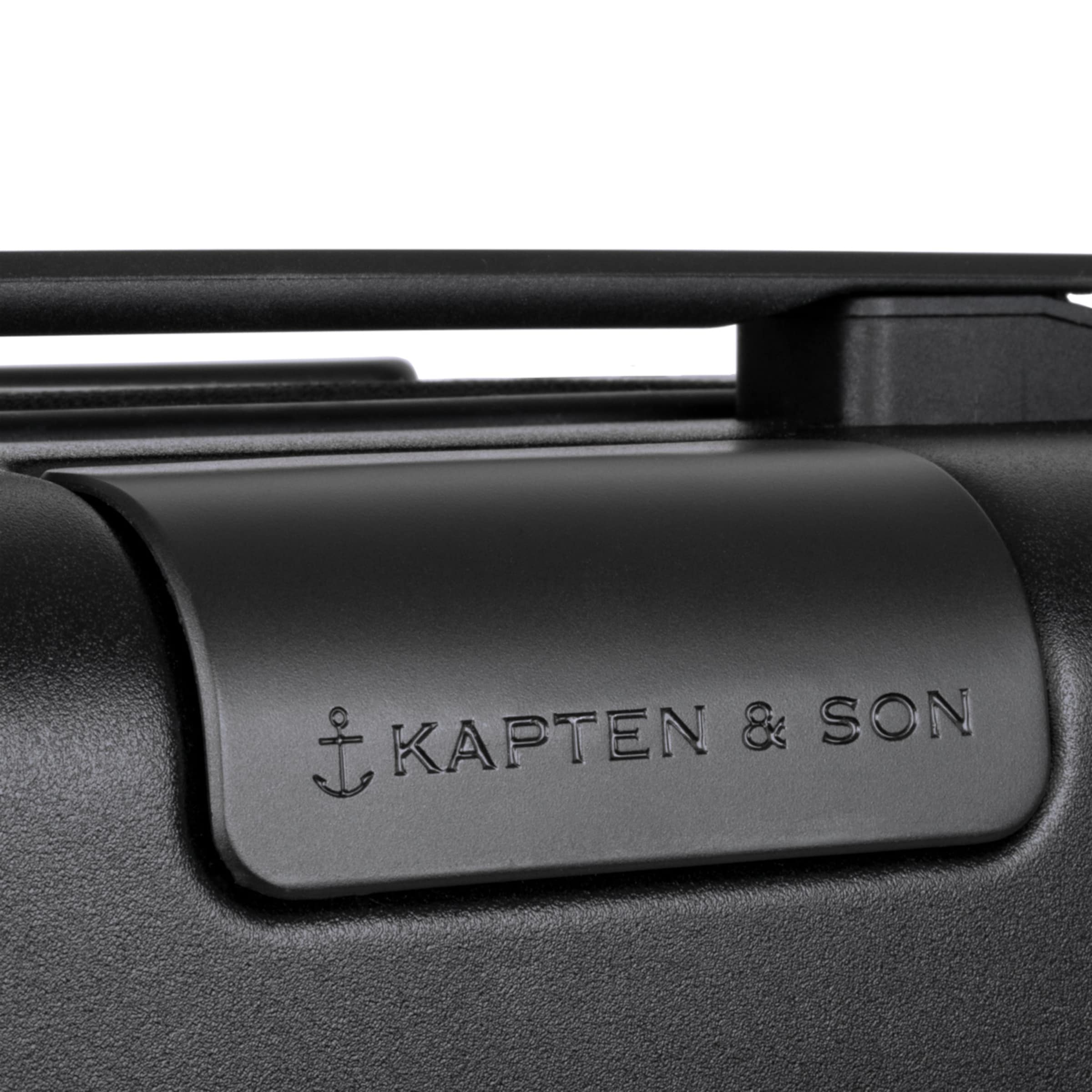 Heathrow Check In All Black