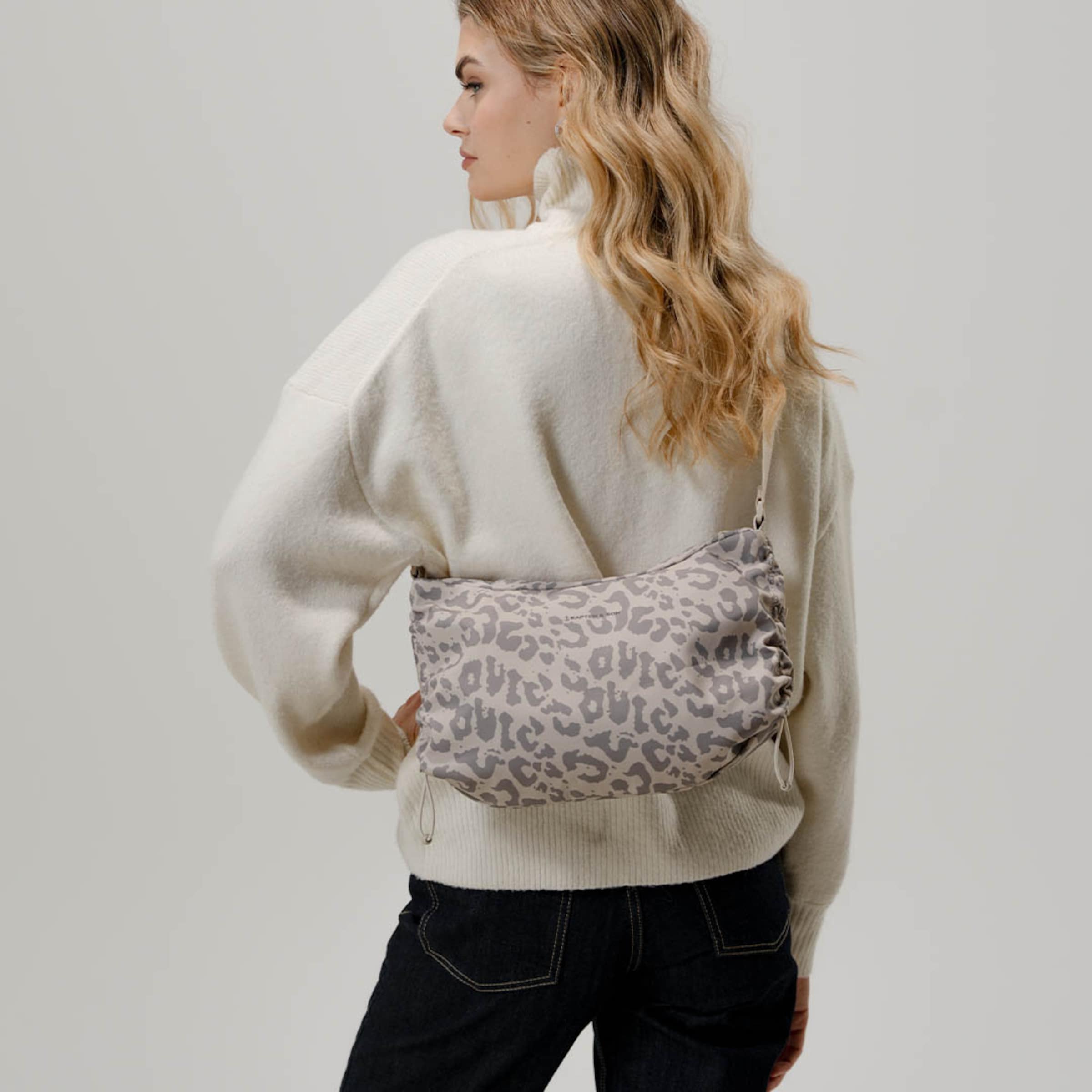 Skara Small Leo Sandstone