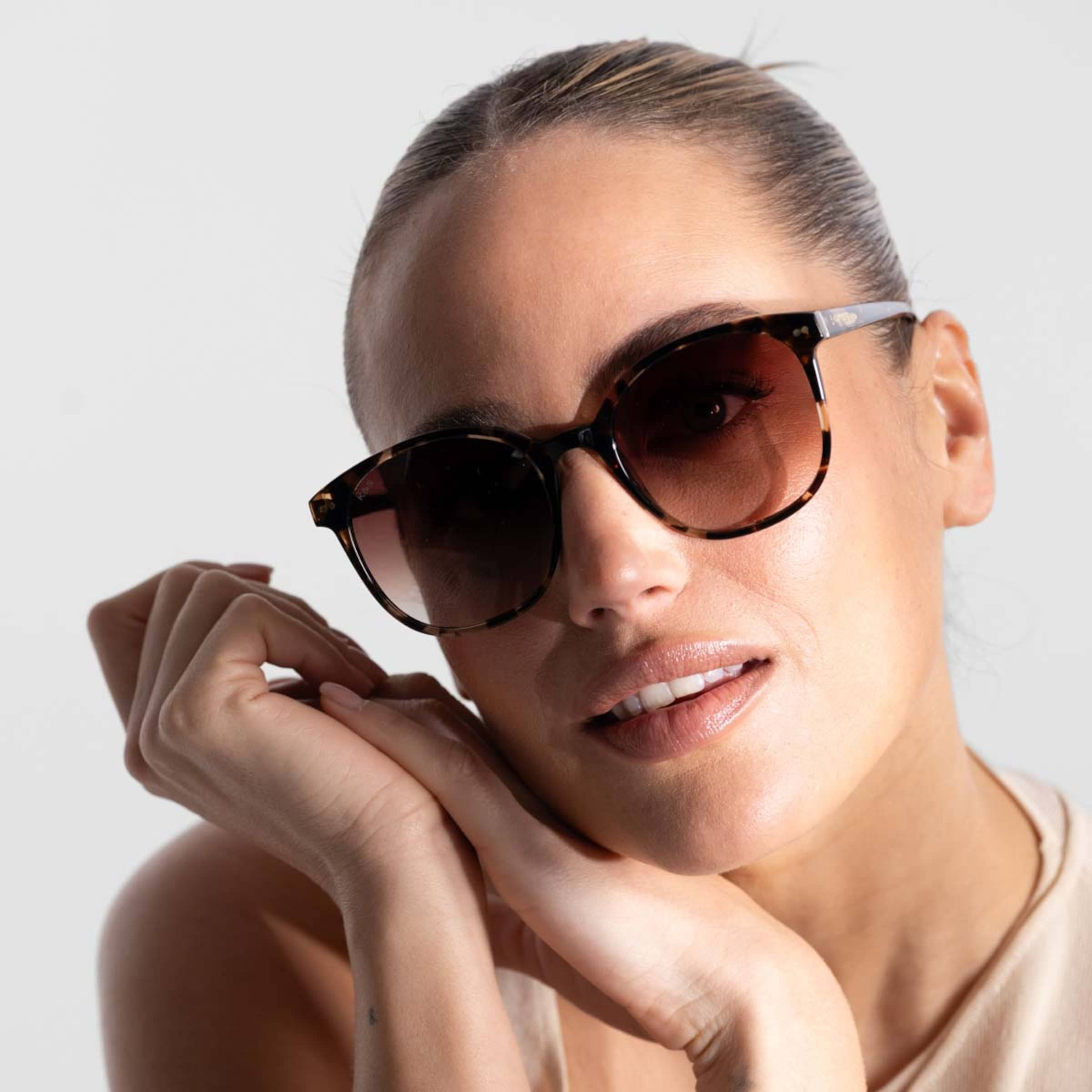 Nairobi Small Crystal Tortoise Brown