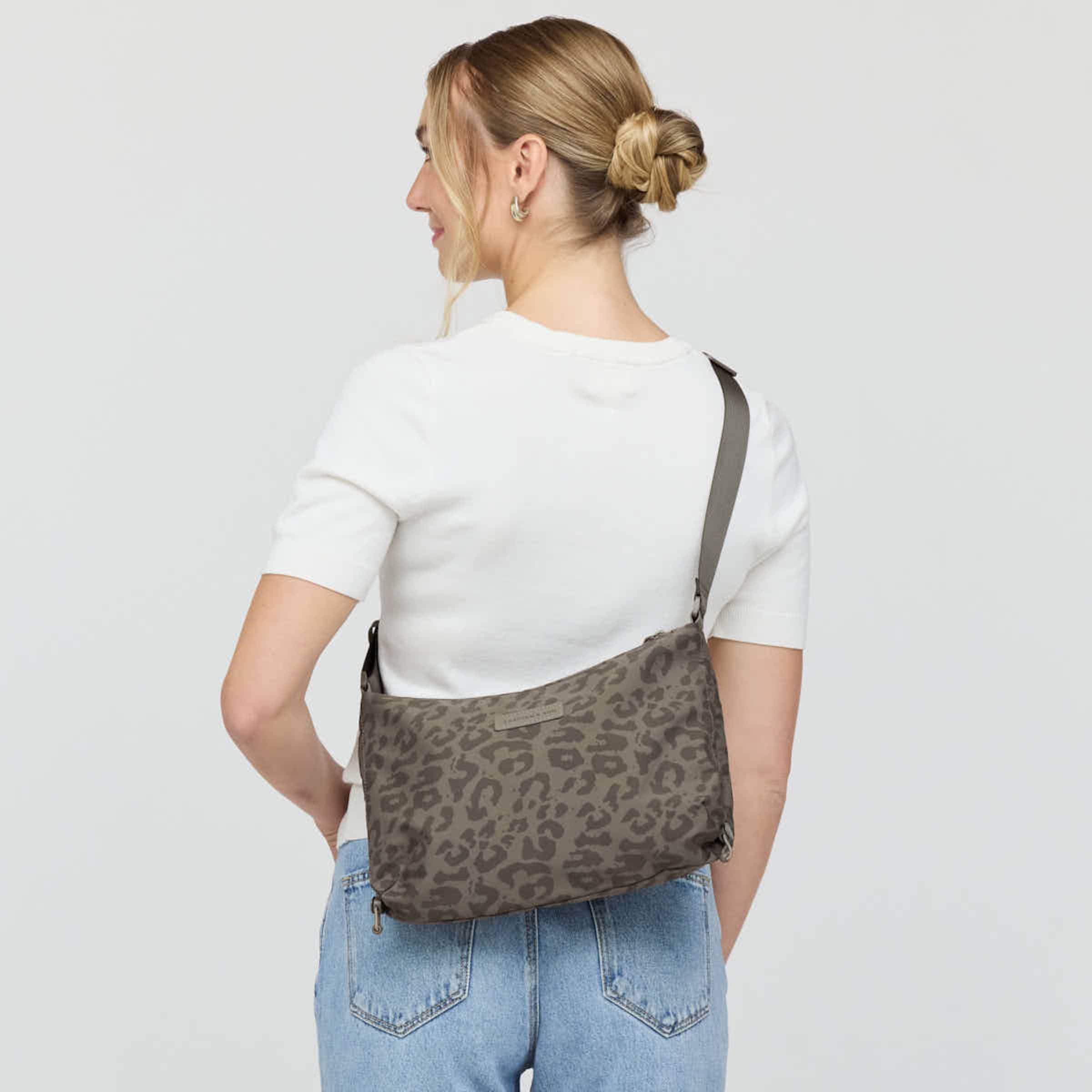 Skara Small Leo Dark Brown