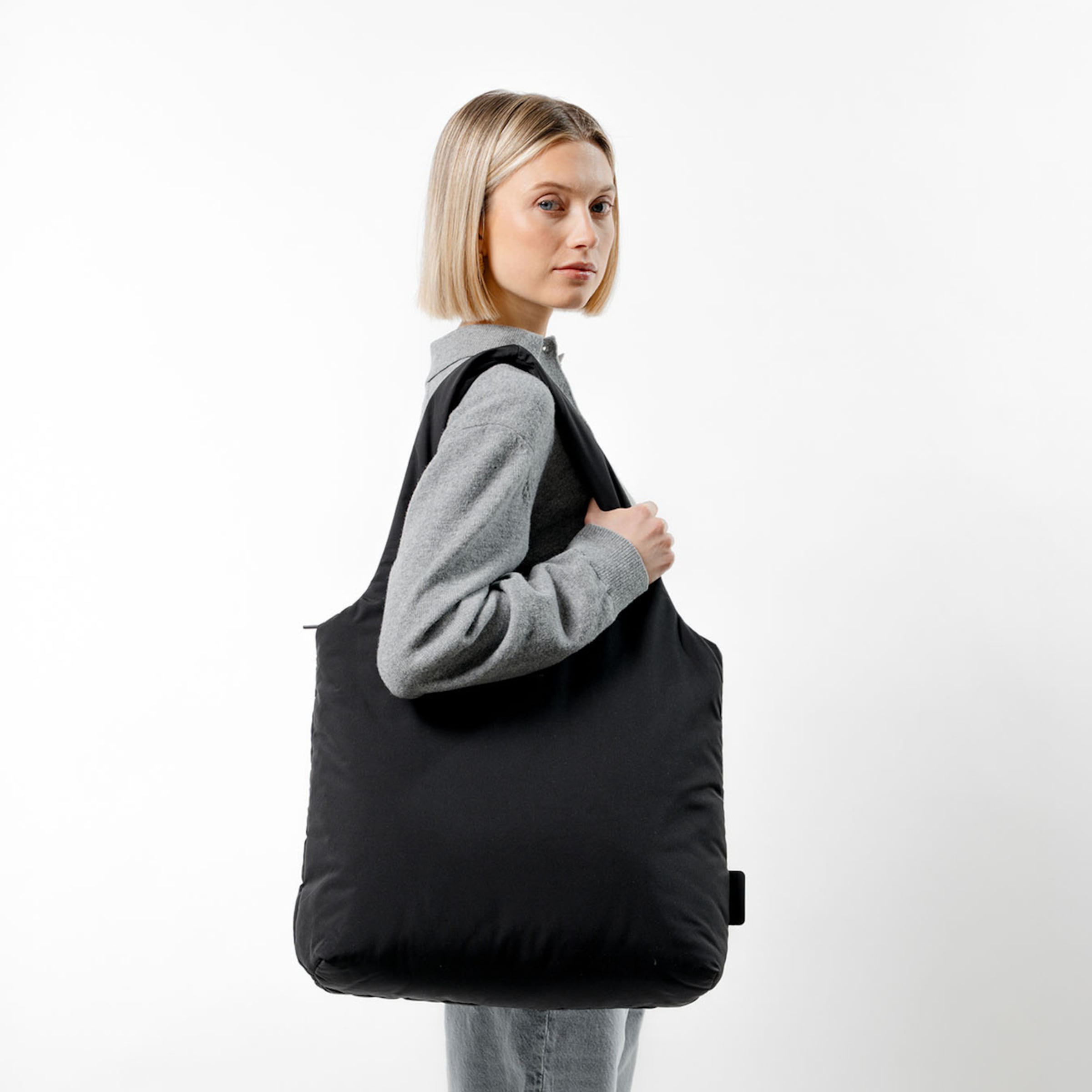 Skara Cloud Shopper All Black