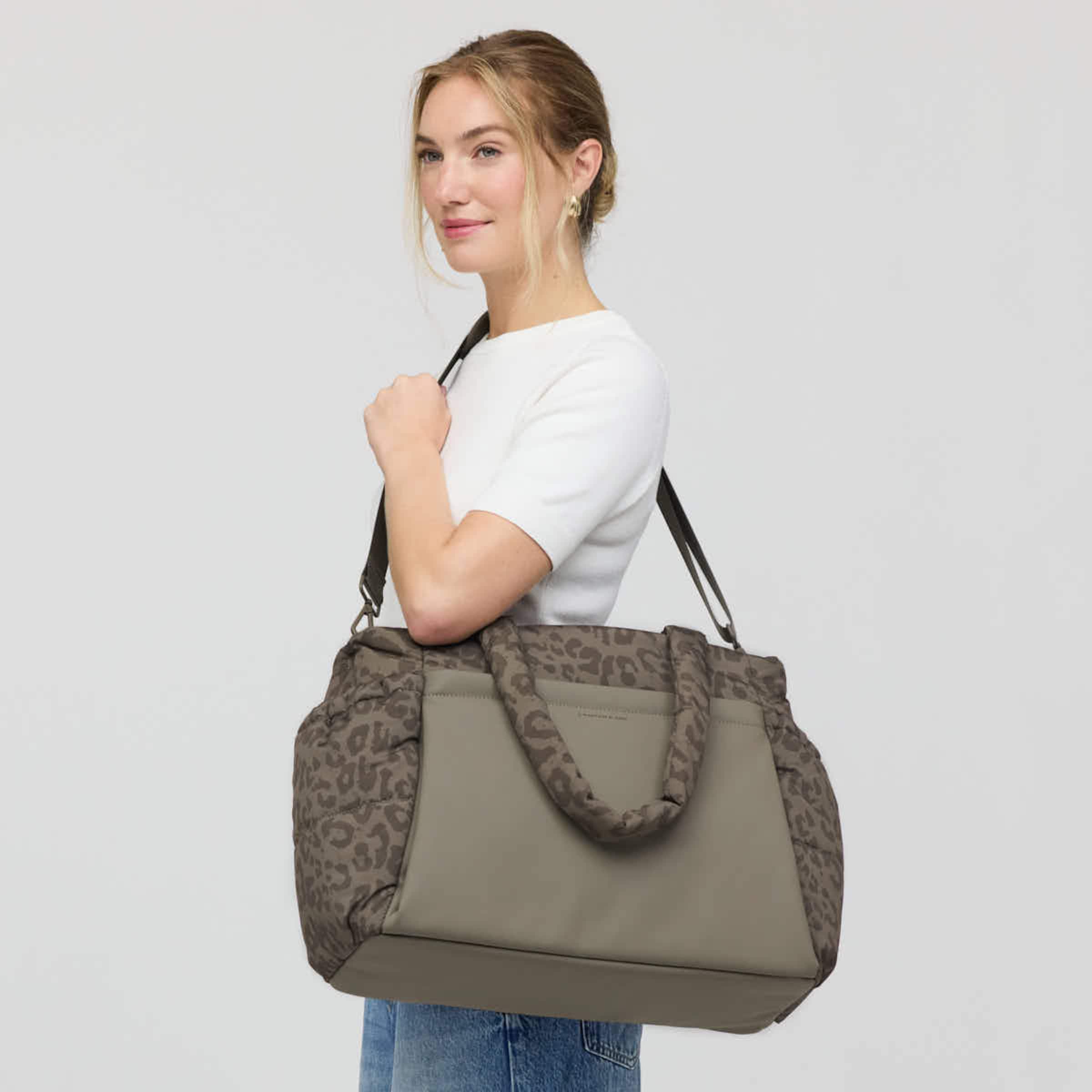 Hellvi Cloud Large Leo Dark Brown