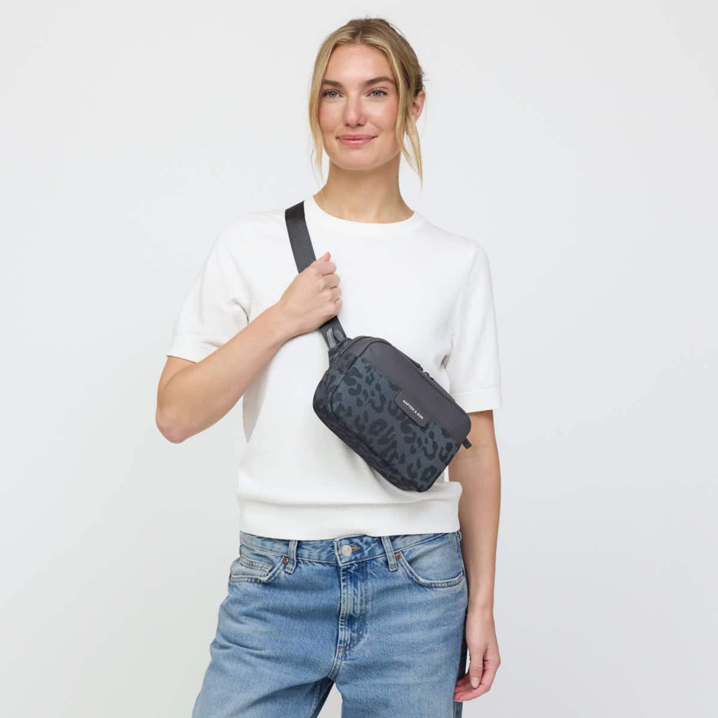 Bergen Pro Crossbody Leo Dark Grey